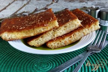 фото рецепта Наливной пирог с кислой капустой и сыром