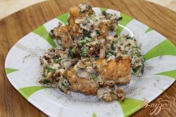 фото рецепта Куриные  рулеты с оливками в грибном соусе