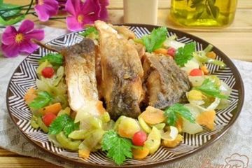 фото рецепта Жареная рыба с овощами