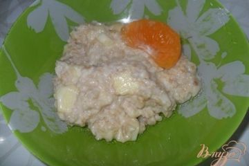 фото рецепта Овсяные хлопья на молоке и с яблоками (для деток)