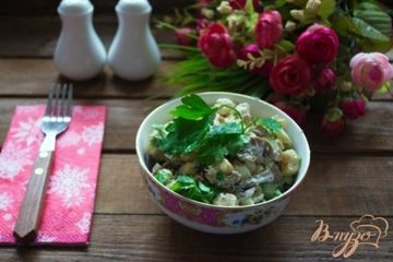 фото рецепта Зимний салат с изюмом