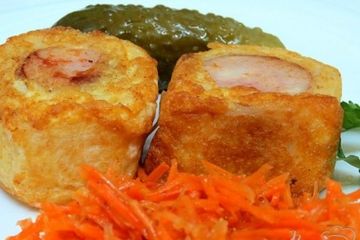 фото рецепта Вафельные рулетики с копчёными сосисками