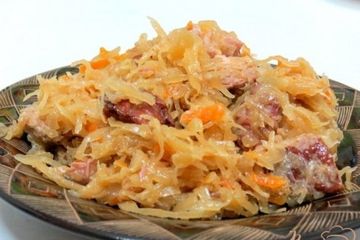 фото рецепта Капуста квашеная тушёная с копчёностями