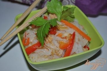 фото рецепта Рисовая вермишель с курицей и овощами