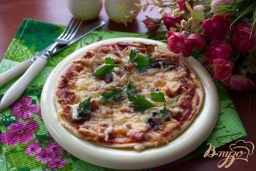фото рецепта Пицца с грибами, ветчиной и маслом