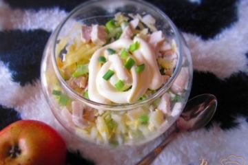 фото рецепта Салат с курицей и яблоками