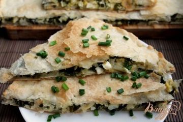 фото рецепта Слоеный пирог с яйцом и зеленью