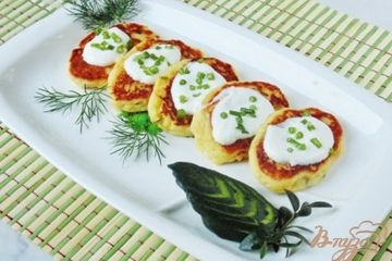 фото рецепта Картофельные оладьи со сметаной.