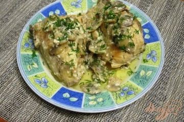 фото рецепта Тушенная курица со сметаной и грибами