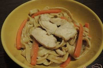 фото рецепта Домашняя яичная лапша с курицей и овощами
