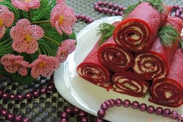фото рецепта Свекольные блинчики с брынзой