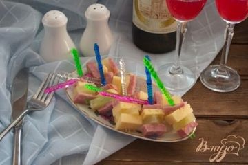 фото рецепта Праздничные канапе с ветчиной и ананасом