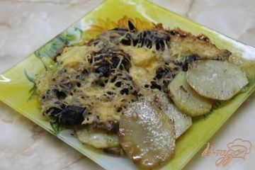 фото рецепта Запеченная куриная печень с картофелем под сырной шубой
