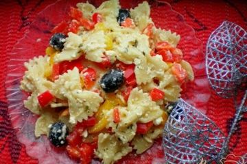 фото рецепта Салат  с макаронами Бантики