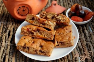 фото рецепта Постная коврижка с финиками и курагой
