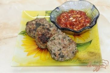 фото рецепта Свиные быточки с базиликом и соусом