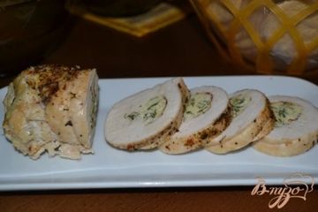 фото рецепта Куриный рулет с омлетом и шпинатом