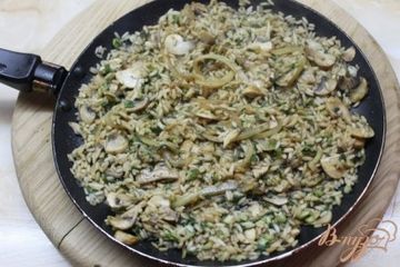 фото рецепта Рис с соевым соусом грибами и зеленым луком