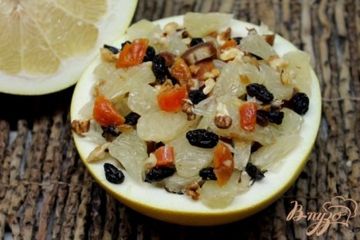 фото рецепта Салат с помело и сухофруктами