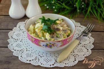 фото рецепта Салат  грибами и твердым сыром