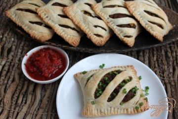 фото рецепта Слойки с печенкой и яйцом