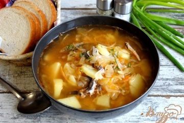 фото рецепта Свежие щи с консервами Килька в томате