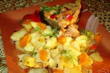 фото рецепта Тушеная горбуша с овощами