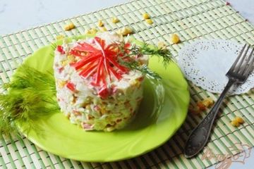 фото рецепта Салат из пекинской капусты с крабовыми палочками и сухариками