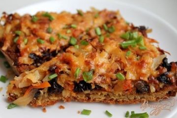 фото рецепта Пирог с капустой и черносливом