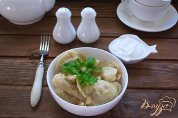 фото рецепта Вареники с капустой и отварным яйцом