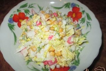 фото рецепта Салат из китайской капусты и крабовых палочек