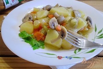 фото рецепта Картофель с грибами в мультиварке