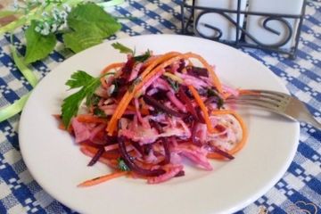 фото рецепта Салат овощной с редькой и яблоком