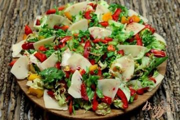 фото рецепта Микс салат с сыром и гранатовым соусом