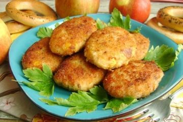 фото рецепта Куриные котлеты с кукурузой и сыром