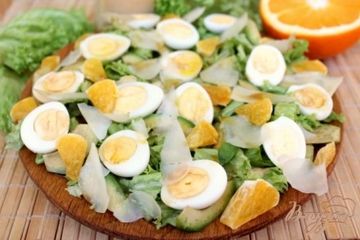 фото рецепта Салат с авокадо и перепелиными яйцами