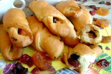 фото рецепта Постные рогалики с сухофруктами
