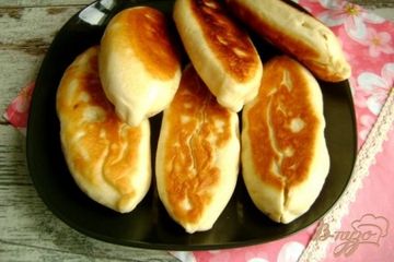 фото рецепта Жареные дрожжевые пирожки с яблоками и шоколадом