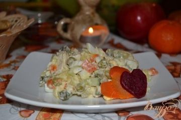 фото рецепта Салат Оливье с курицей и свежим огурцом