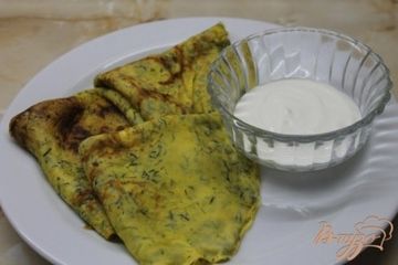 фото рецепта Сырные блинчики с укропом и сметаной