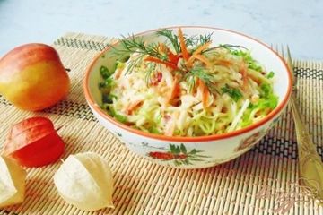фото рецепта Салат из капусты с яблоком