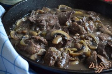 фото рецепта Куриная печень с луком и грибами