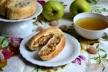 фото рецепта Слойки с яблоками и орешками кешью