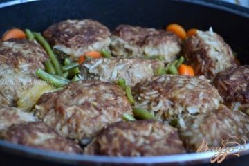 фото рецепта Мясные тефтели с рисом и овощами
