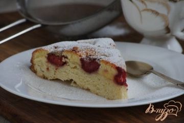 фото рецепта Ароматный пирог с клубникой