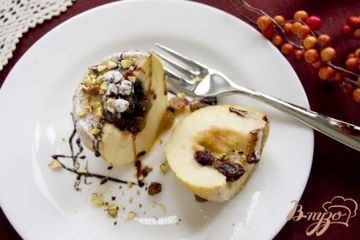 фото рецепта Запечёные яблочки с изюмом, вишней и фисташками