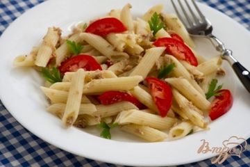 фото рецепта Пенне с тунцом и помидорами