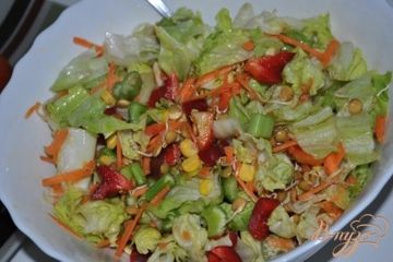 фото рецепта Салат-микс с кукурузой и пророщенной чечевицей