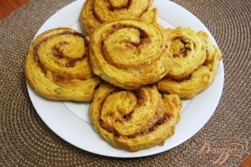 фото рецепта Плюшки из слоеного теста с корицей