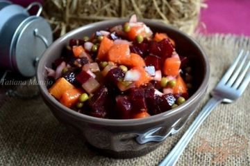 фото рецепта Свекольный салат с кусочками тыквы